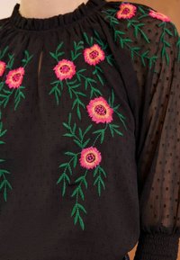 Love & Roses PETITE  - Bluse - black