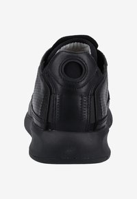 Svart sneakers med övre i slätt läder, perforerade detaljer, rund häl och en dämpad sula för komfort.