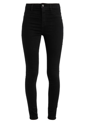 Fekete skinny farmernadrág, magas derékkal, ötpocketos kialakítással és gombos záródással. Simább anyag, látható minták nélkül.