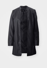 Musta, pitkähihainen takki, joka on valmistettu sileästä tekonahasta ja jolla on minimalistinen muotoilu ja auki oleva etuosa. Takissa on klassinen avokollari.