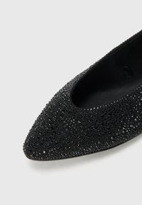 Tamaris Pahkluurihmadega baleriinad - black