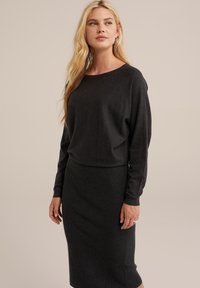 Stickad klänning - grey
