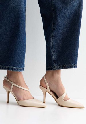 New Look, OFF WHITE  ASYMMETRIC STRAP SLINGBACK COURT SHOES - Classic heels - off white