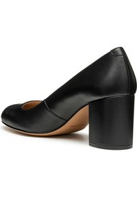 Svart läder högklackad pumpsko med rund tå och oval utskärning, med en kraftig klack och slät textur. Elegant design för formella tillfällen.