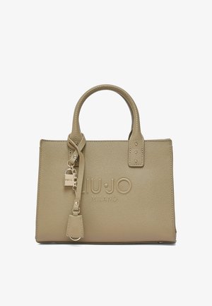 Bež struktura torba z izbočenim napisom "LIU JO MILANO", dvema ročajema in dekorativnim usnjenim trakom z majhno obeskom v obliki ključavnice.