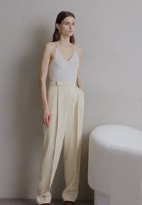 Filippa K JULIE TROUSERS - Παντελόνι - dusty beige