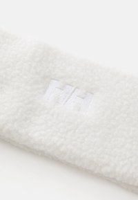 Un bandeau en polaire blanche avec une texture douce. Présente un logo "HH" brodé en blanc au centre. Design simple et rectangulaire.