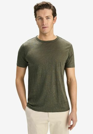 Olivengrøn kortærmet t-shirt lavet af tekstureret materiale, med en klassisk rund halsudskæring og en afslappet pasform.