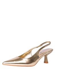 Punta slingback in oro metallico con punta affusolata, tacco leggero, texture liscia e lato aperto, caratterizzata da un design minimalista e una finitura lucida.