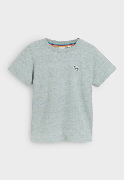 Lys grå kortærmet t-shirt lavet af blødt stof. Har et lille broderet design på brystet og rund hals.