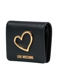 Portafoglio nero testurizzato con un emblema a forma di cuore dorato e il nome del marchio "LOVE MOSCHINO" in oro sul davanti.
