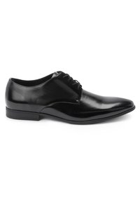 Fekete bőr dress cipő elegáns kialakítással, hegyes orral, sima felülettel, texturált díszítéssel és fűzős zárással.