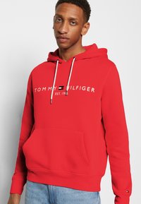 Tommy Hilfiger LOGO HOODY - Sweatshirt com capuz - red alert