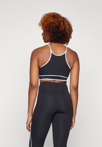 Nebbia WOMEN'S BRA - Športni modrček s srednjo podporo - black