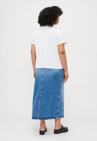 Tommy Hilfiger Curve CLASSIC SCRIPT TEE - T-shirt con stampa - ecru