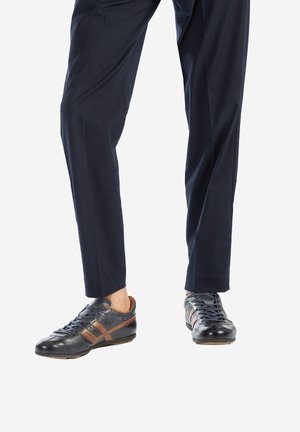 BARRY - Trainers - blau braun