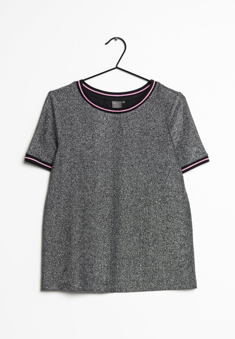 Tričko s krátkým rukávem, šedé s třpytivým efektem, s černými a růžovými pruhy na krku a rukávech, má kulatý výstřih a hladkou texturu.