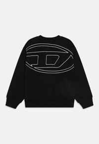 Schwarzer Sweatshirt mit langen Ärmeln und gerippten Bündchen. Mit einem großen, weißen, umrandeten Grafik-Logo auf dem Rücken. Weicher Stoff, lässiges Design.