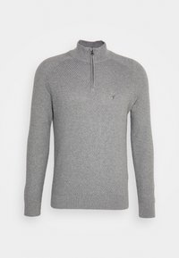 Grauer Pullover mit einem Halbreißverschluss-Kragen, gerippter Textur, langen Ärmeln und einem dezenten Logo auf der Brust. Hergestellt aus Strickmaterial.
