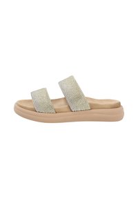 Sandaletter med to brede remme lavet af metalliske rhinsten, blød beige fodseng og en lys tan gummisål.