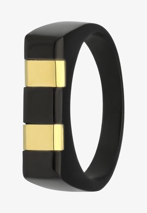 Bague large noire avec trois accents rectangulaires en or espacés uniformément autour de l'anneau, finition lisse et polie.
