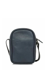 Ciemnoniebieska skórzana torba na ramię o prostokątnym kształcie, zaokrąglonych krawędziach, z zamkiem błyskawicznym na górze i regulowanym paskiem. Fakturowana powierzchnia.