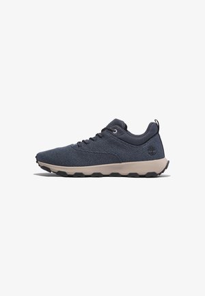 Scarpe da atletica di colore blu scuro con tomaia in mesh traspirante, suola in gomma e intersuola beige. Design con lacci e linguetta sul tallone.