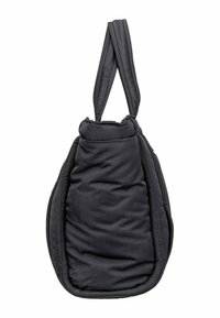 Borsa a spalla in morbido tessuto nero con forma rotonda, caratterizzata da una texture trapuntata e doppi manici per il trasporto.