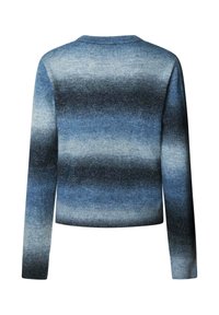 Pull en maille à manches longues avec col rond, présentant des rayures horizontales dégradées dans des tons de bleu, gris et noir.
