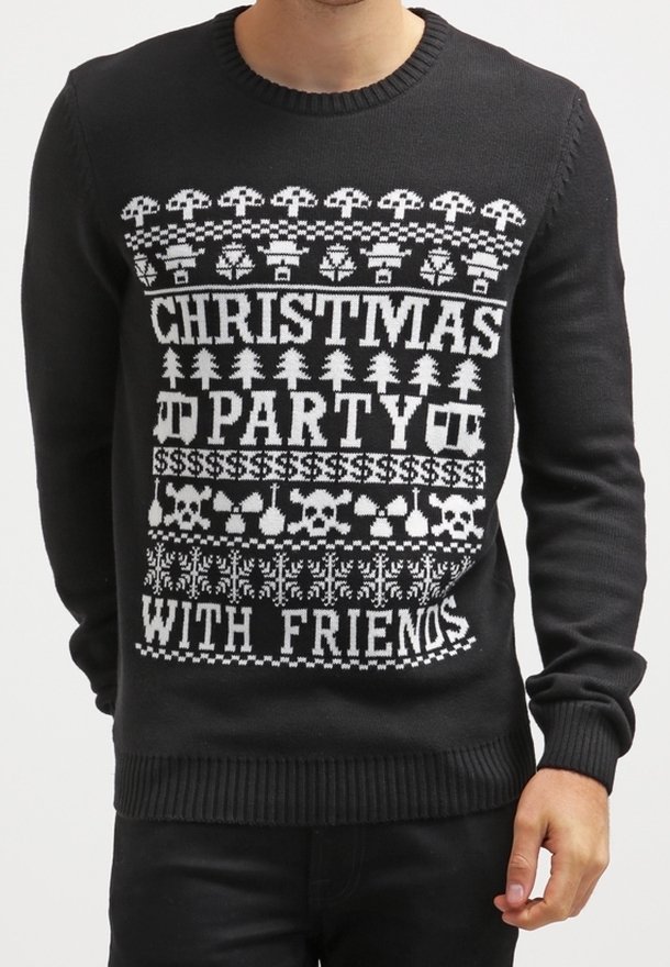 Pull en tricot noir avec des motifs festifs blancs, comprenant des arbres, des crânes et le texte "Fête de Noël entre amis". Encolure ronde.
