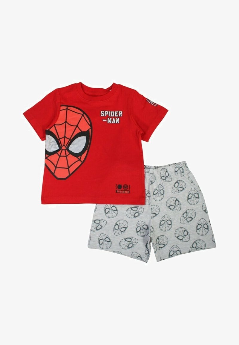 T-shirt en coton rouge avec un graphique de Spider-Man et du texte, associée à un short gris avec des motifs de visages de Spider-Man.