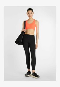 Ei valittu, urgent red