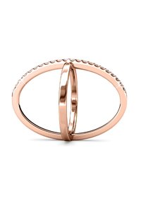 Anello a doppia fascia in oro rosa con una fascia interna liscia e una fascia esterna testurizzata decorata con piccole pietre preziose trasparenti, disposte in modo uniforme.