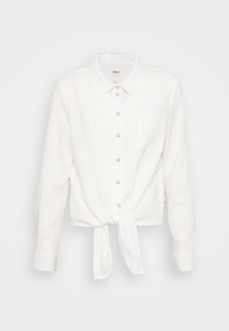 Camisa blanca de manga larga con botones, cuello y un bolsillo en la parte frontal. Presenta un detalle de nudo en la cintura y una tela texturizada.