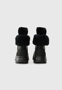 UGG ADIRONDACK - Snørestøvler - black