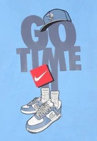 Sneakers Nike con design bianco e blu, cappellino grigio, calze bianche e scatola rossa etichettata 'Nike' con il testo "GO TIME" in grigio.