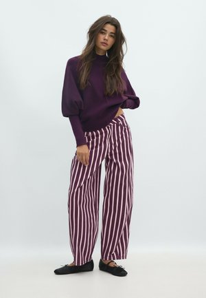 Stradivarius, BATWING SLEEVE MOCK NECK KNIT SWEATER - Pullover - dark purple