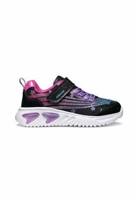 Sneaker nero e viola con materiale scintillante, cinturino regolabile, dettagli viola, suola testurizzata e motivi a stella sulla tomaia.
