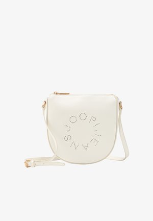 Borsa crossbody in similpelle bianca di forma semicircolare, con design testurizzato perforato, hardware dorato e tracolla regolabile.