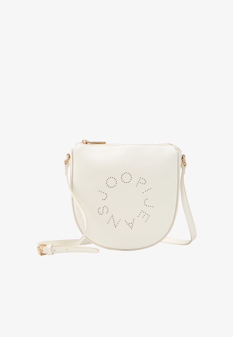 Biały torebka typu crossbody z faux skóry o półokrągłym kształcie, z perforowanym wzorem tekstowym, złotymi akcentami i regulowanym paskiem.