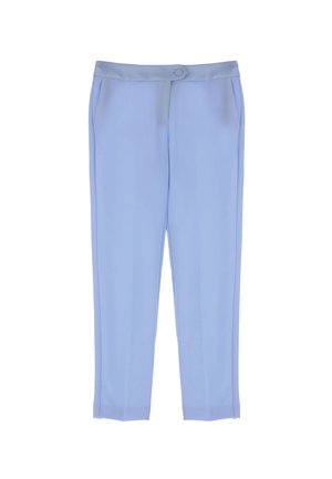 Pantaloni su misura di colore azzurro chiaro, con una texture liscia, vestibilità slim, davanti piatto e chiusura a bottone nascosta in vita.