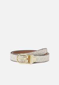 Ceinture en toile beige avec monogramme, dotée d'une boucle en métal doré. Le design inclut un motif distinctif 'MK' et des accents en cuir brun lisse.