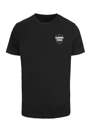 Černé bavlněné tričko s krátkými rukávy a kulatým výstřihem. Na levém prsu se nachází bílé logo ve tvaru štítu s nápisem "AZZURRO ITALIA".