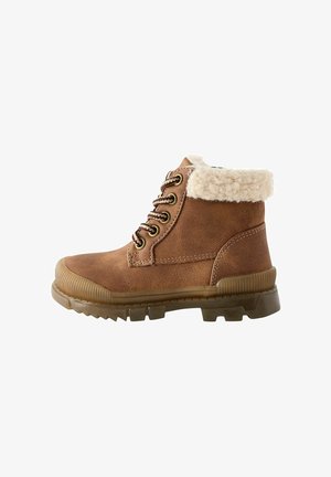 Bottines marron avec un col en fausse fourrure, dessus texturé, bout rond et semelle en caoutchouc dotée d'un motif de semelle robustes.