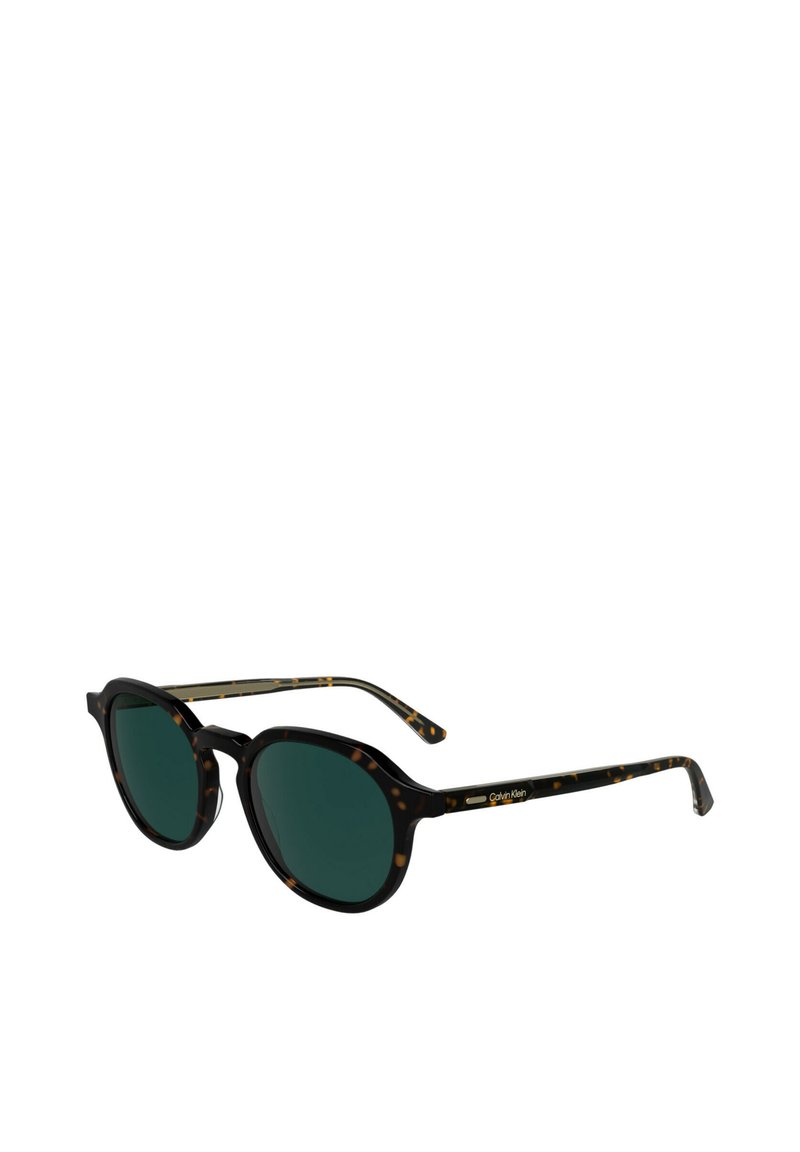 Schildpatt-Sonnenbrille mit dunkelgrünen Gläsern, runder Form und goldenem Logo am Bügel. Hergestellt aus robustem Kunststoffmaterial.