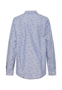 Sininen ja valkoinen raitapaita, jossa pitkät hihat ja pieniä tummansinisiä motiiveja. Leikattu kaulus ja napilliset hihansuut. Näkymä takaa.