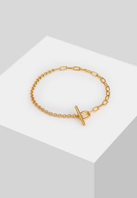 Pulsera de oro con diseño de cadena entrelazada, que presenta un cierre de palanca sobredimensionado. Textura suave con un acabado pulido, que exhibe un aspecto brillante.