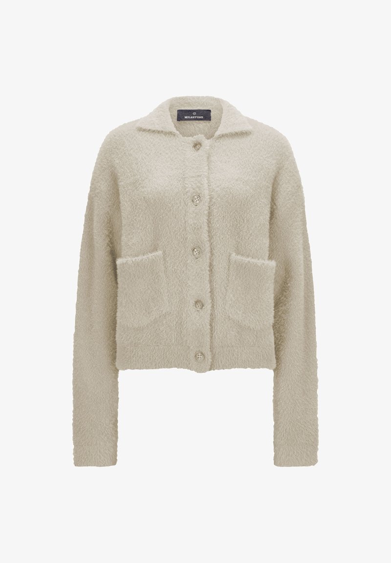 Cremfarbener, flauschiger Button-up-Cardigan mit langen Ärmeln, zwei vorderen aufgesetzten Taschen und Kragen von der Marke Milestone.