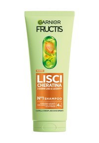 Tubo di plastica verde dello shampoo Garnier Fructis con una finestra traslucida che mostra sfere di gel colorate. Etichetta arancione con dettagli sul prodotto e istruzioni per l'uso.