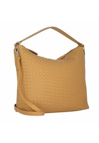 Borsa a spalla in pelle intrecciata di colore giallo senape, con apertura ampia, tracolla regolabile e superficie texturizzata. Presenta una chiusura con zip.